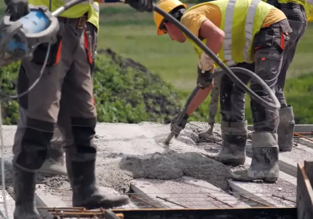 Pielęgnacja stropu: Jak dbać o beton przez 28 dni?