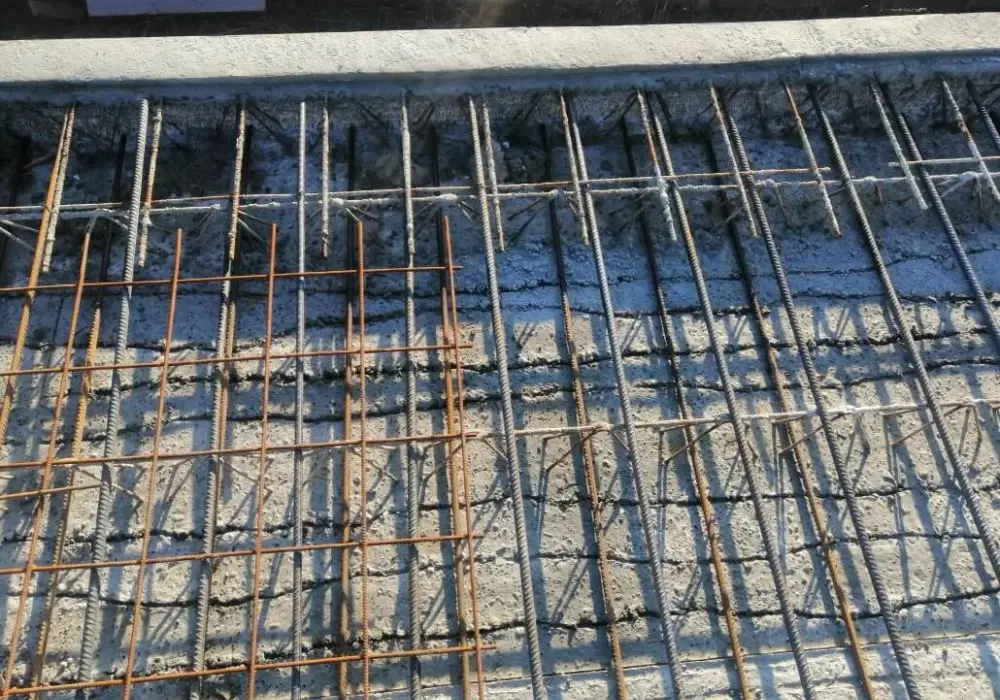 Zbrojenie stropu monolitycznego – jak prawidłowo rozmieścić pręty?