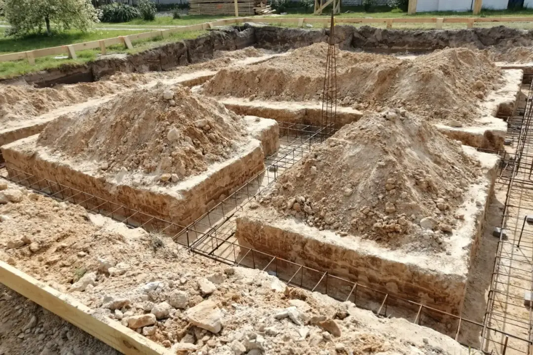 Fundamenty bez szalunków: Oszczędna metoda budowy - co warto wiedzieć?