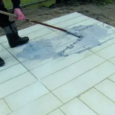 Jaką fugę do płytek betonowych wybrać, aby uniknąć problemów?