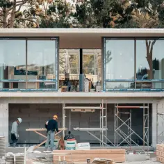 Ile kosztuje budowa domu 130m2? Nie daj się zaskoczyć wydatkami!
