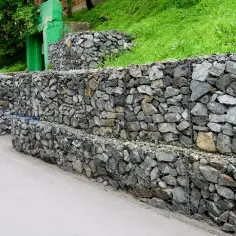 Beton na skarpę: skuteczne metody umocnienia nachylonego terenu