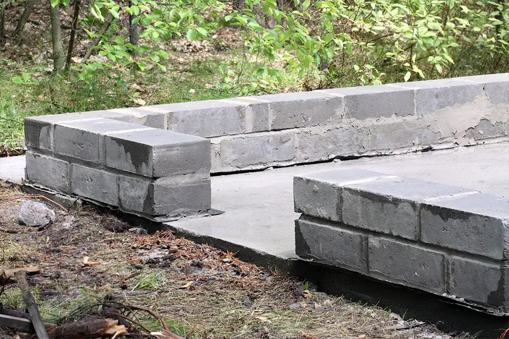 Zdjęcie Ile warstw bloczków fundamentowych? Poznaj kluczowe zasady