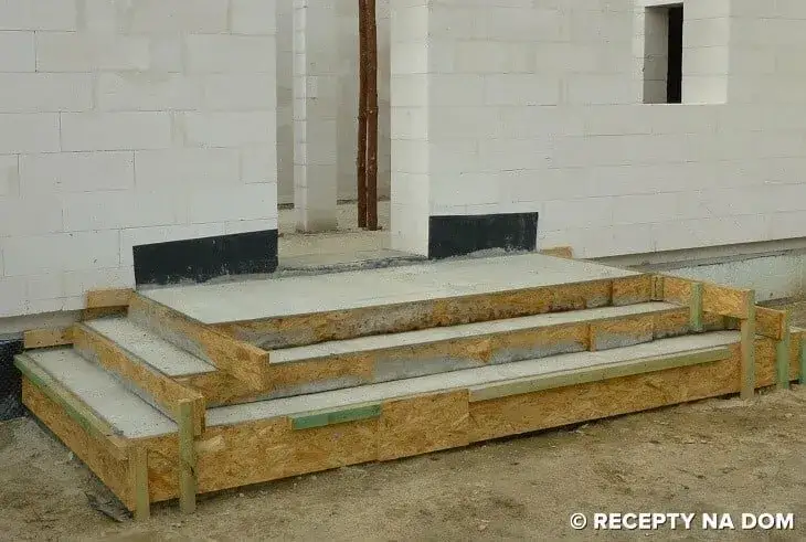 Zdjęcie Schody wejściowe betonowe: Trwałość i estetyka przed domem