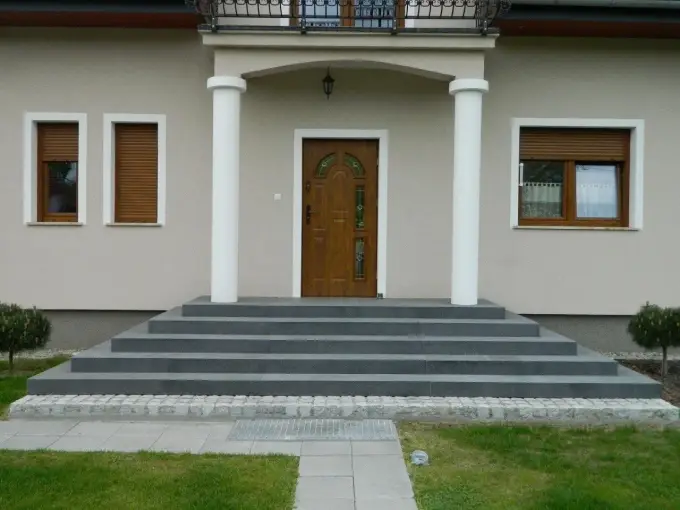 Schody zewnętrzne: Projekt, budowa, materiały i aranżacja wejścia