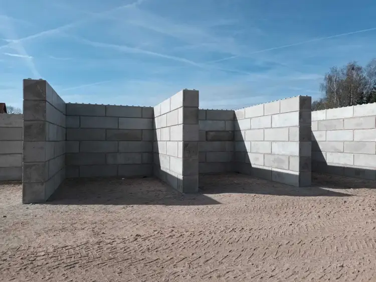 Jak zamontować mur oporowy L-ka? Praktyczny poradnik DIY